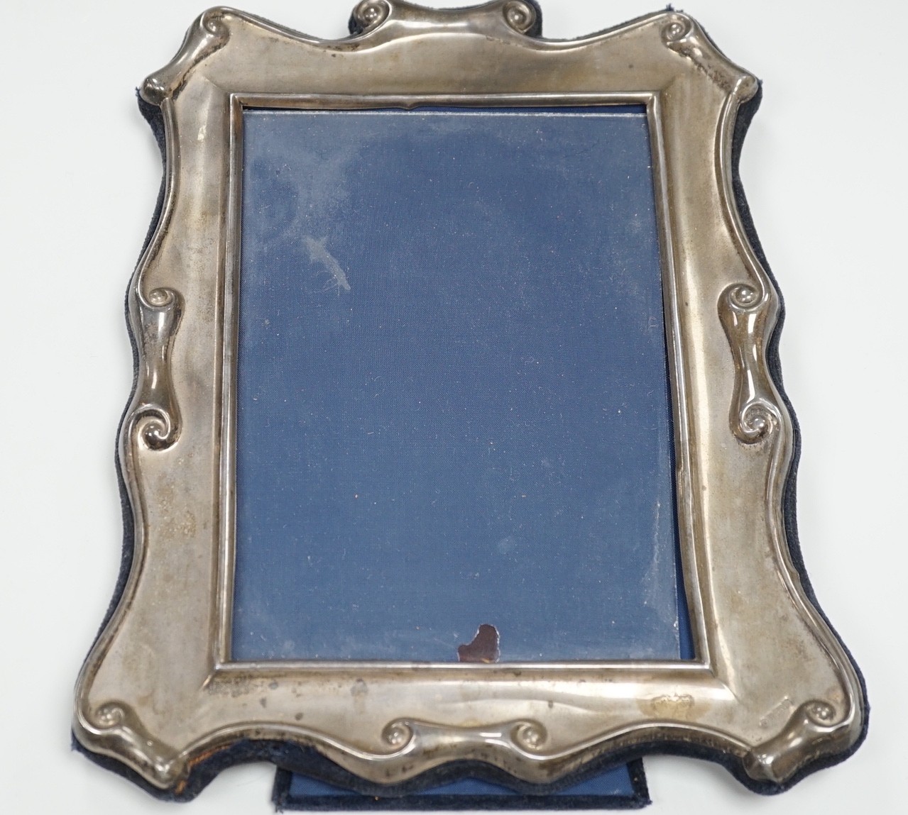 A modern Art Nouveau style silver mounted photograph frame, Carrs of Sheffield, Sheffield, 1993, 25.2cm.